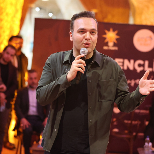 AK Parti Genel Merkez Gençlik Kolları Başkanı İbiş, Nevşehir'de gençlerle b...