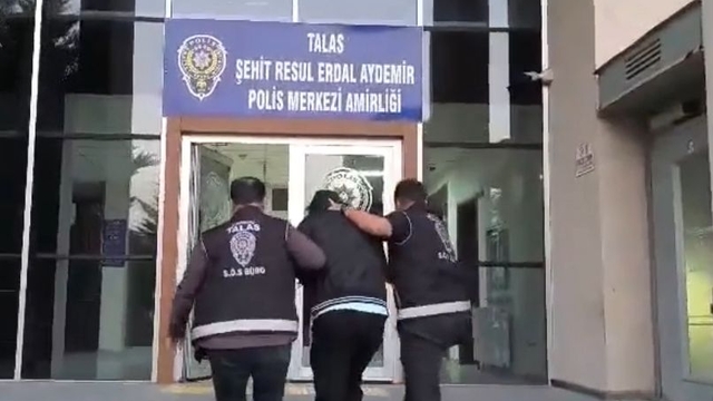 Patlıcan ve biber közlerken dağdaki otluk araziyi yaktı (2)