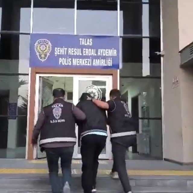 Patlıcan ve biber közlerken dağdaki otluk araziyi yaktı (2)