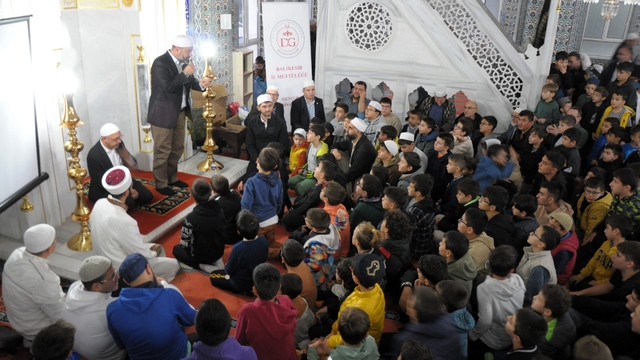 Balıkesir'de çocuklar ve gençler İmam Birgivi Camisi'nde buluştu