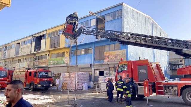 Gaziantep'te kuruyemiş imalatı yapılan işyerinde çıkan yangın söndürüldü