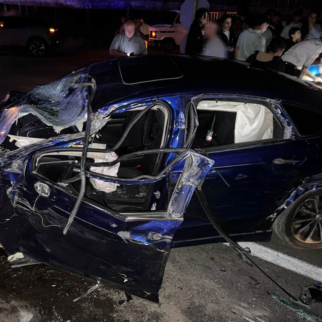 Otomobil, TIR'a arkadan çarptı: 1'i ağır, 5 yaralı