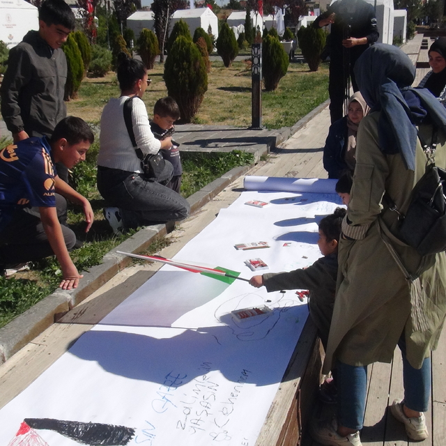Kars ve Ağrı'da "Filistinli çocuklar için çiz" etkinliği yapıldı