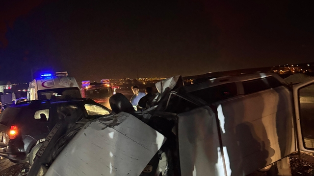 Batman'da iki otomobilin çarpıştığı kazada 1 kişi öldü, 9 kişi yaralandı