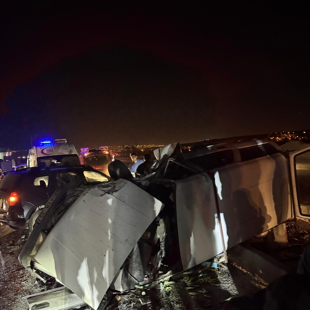 Batman'da iki otomobilin çarpıştığı kazada 1 kişi öldü, 9 kişi yaralandı