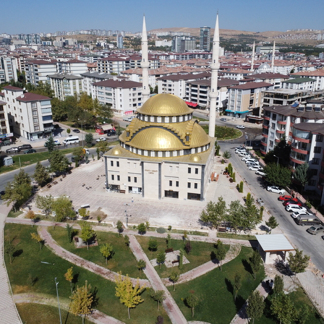 Elazığ'da şehit oğlunun adına yaptırdığı hayır çeşmesinin işçiliğini de yap...