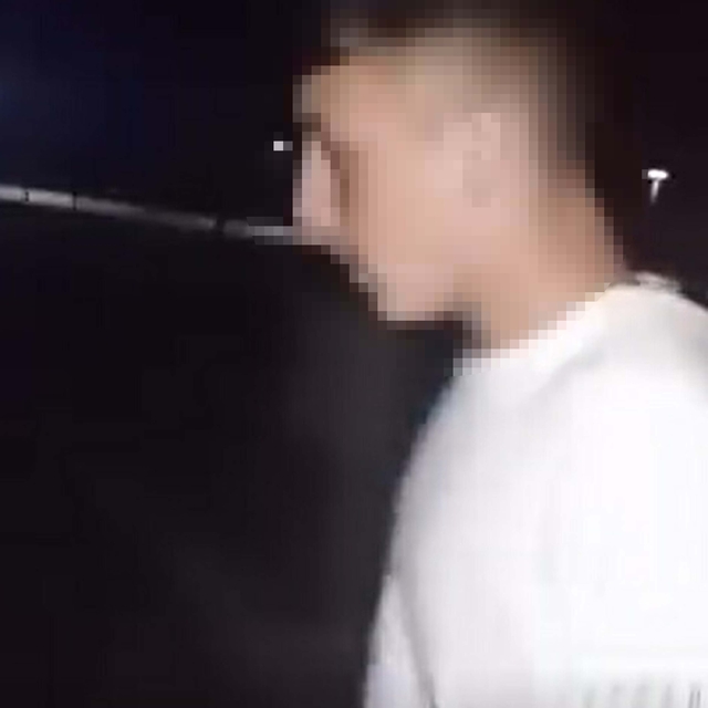 Lise öğrencisi, okul arkadaşını darbetti; o anlar kamerada