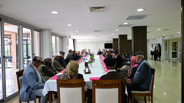 Kırklareli Valisi Turan, yaşlı çiftlerle buluştu