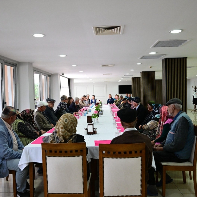 Kırklareli Valisi Turan, yaşlı çiftlerle buluştu