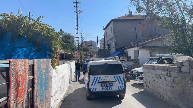 Evinde ölü bulundu