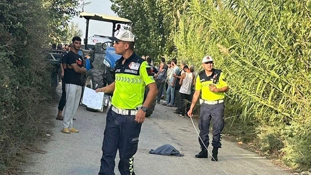 Adana'da traktöre çarpan motosikletin sürücüsü hayatını kaybetti