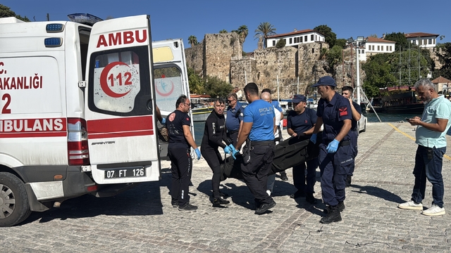 Antalya'da falezlerden denize düşen kadın öldü