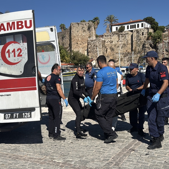 Antalya'da falezlerden denize düşen kadın öldü