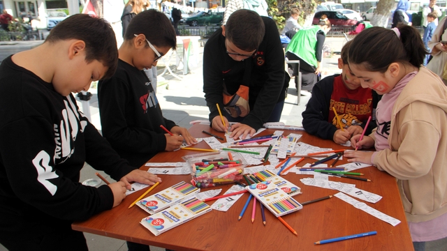 Sinop'ta "Filistinli çocuklar için çiz" etkinliği düzenlendi