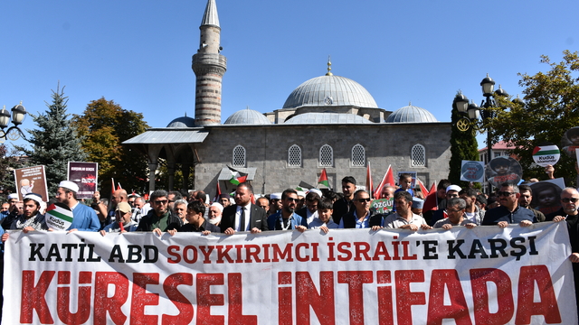 Erzurum'da "Ayağa Kalk Gazze Özgür Olacak" yürüyüşü yapıldı