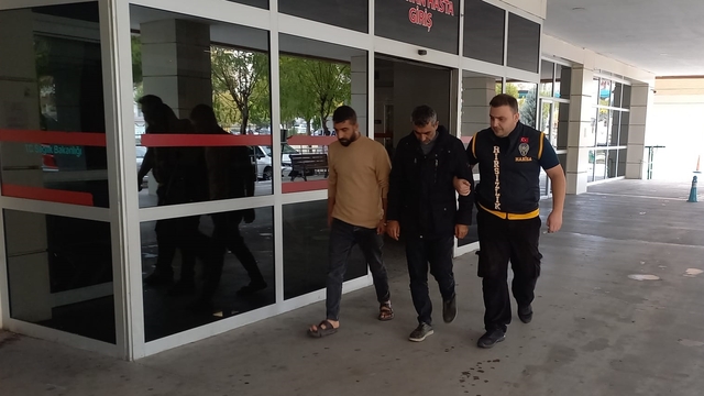 Manisa'da evden çelik kasa çaldıkları iddia edilen 4 şüpheli yakalandı