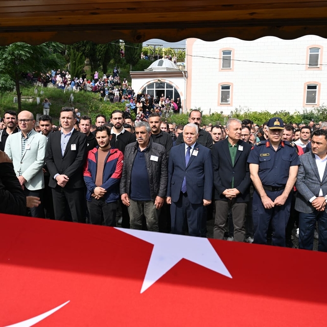 Trabzon'da yamaçtan düşerek ölen polis memuru son yolculuğuna uğurlandı