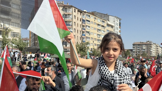 İsrail'in Gazze ve Küresel Sumud Filosu'na saldırıları Elazığ'da protesto edildi
