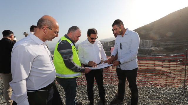 Hatay'da afet konutları ve ticaret merkezlerinin yapımı sürüyor