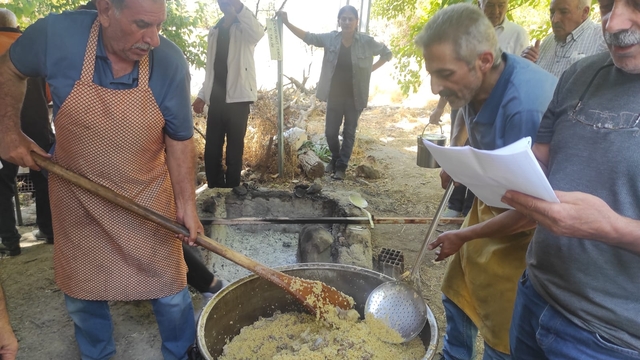 Keban'ın Ulupınar köyünde Başpınar kaynak suyunun kurumaması için kurbanlar kestiler