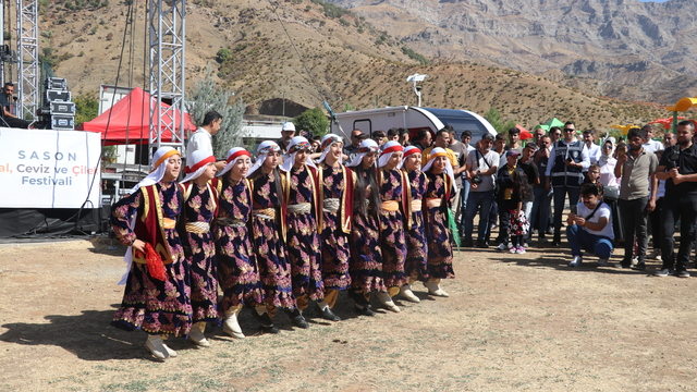 Batman'da "Sason Bal, Ceviz ve Çilek Festivali" düzenlendi