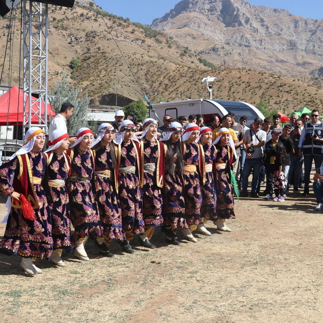 Batman'da "Sason Bal, Ceviz ve Çilek Festivali" düzenlendi