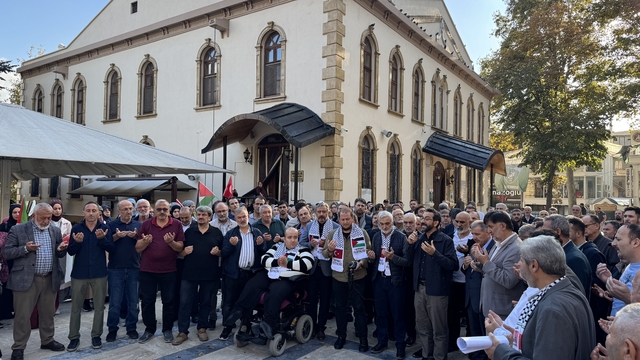 Kocaeli'de sivil toplum kuruluşu üyeleri Filistin'e destek için seslerini yükseltti