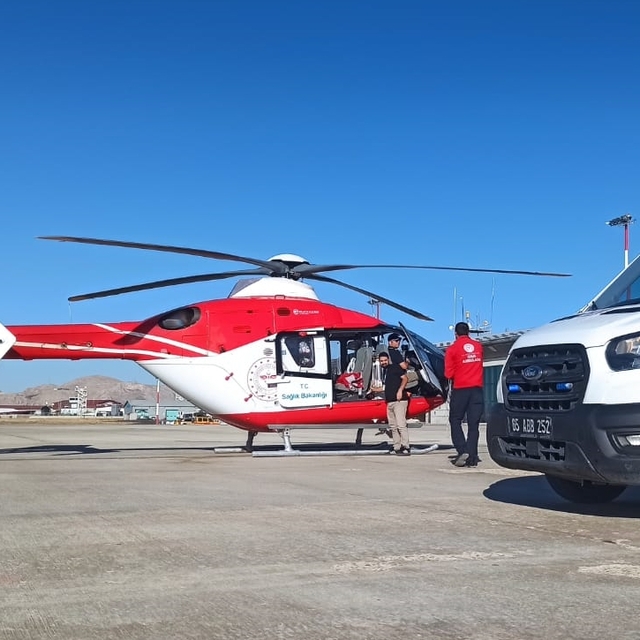 Van'da tedavi altındaki bebek ambulans uçakla İstanbul'a sevk edildi