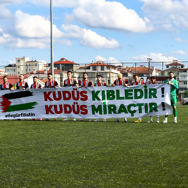 Tekirdağ'da amatör futbol maçında Filistin'e destek pankartı açıldı