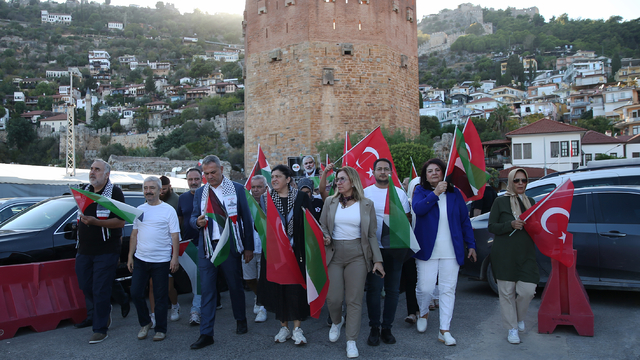 Antalya ve ilçelerinde  "Gazze Kararlılık Yürüyüşü" düzenlendi