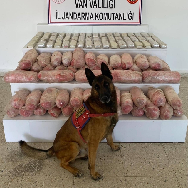 Van'da arazideki aramada 67 kilo uyuşturucu ele geçirildi