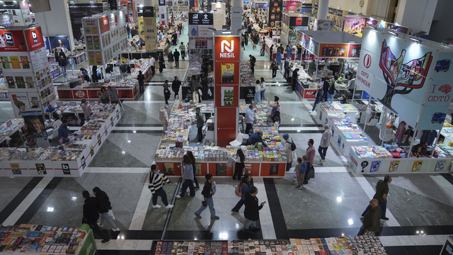 22. Ankara Kitap Fuarı'nda hafta sonunda yoğunluk yaşandı