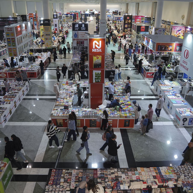 22. Ankara Kitap Fuarı'nda hafta sonunda yoğunluk yaşandı