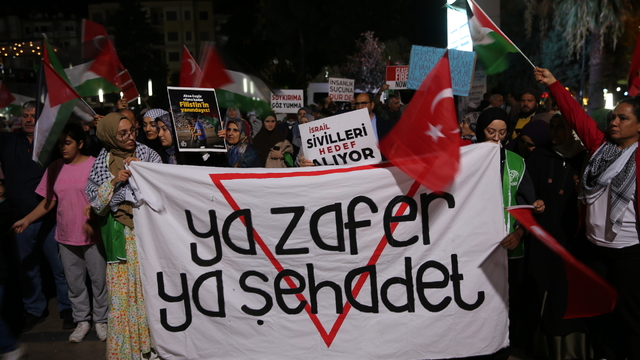 Aydın'da Küresel Sumud Filosu'na destek yürüyüşü yapıldı