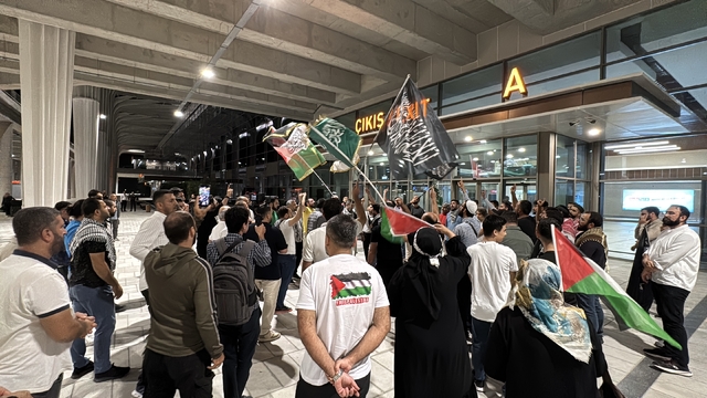 İsrail'in alıkoyduğu aktivistlerden Davut Daşkıran Mersin'de karşılandı