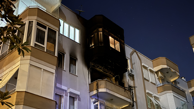 Evde çıkan yangında yaşamını yitirdi, eşi dumandan etkilendi