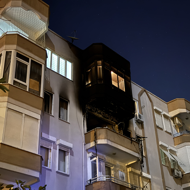 Evde çıkan yangında yaşamını yitirdi, eşi dumandan etkilendi