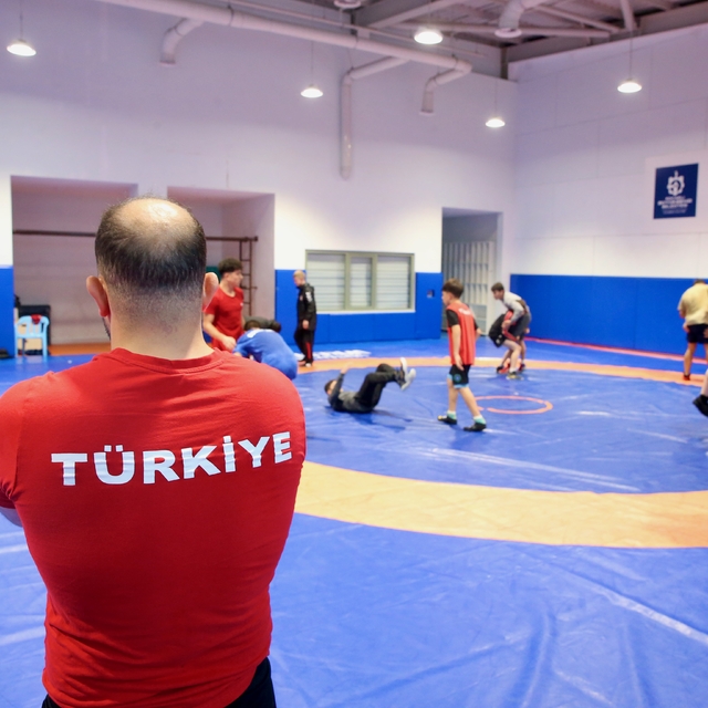 Genç milli güreşçiler, Balkan Şampiyonası'nda "tulum çıkarmak" istiyor