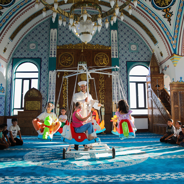 Van'da çocuklar camilerde düzenlenen etkinlikle eğlenceli vakit geçirdi