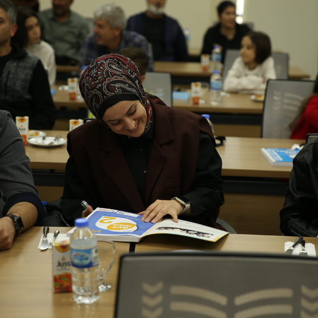 Erzurum'da "gönüllü eğitimci polisler" meslektaşlarının çocuklarını sınavla...