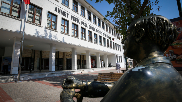 Bursa'nın simgelerinden Ahmet Vefik Paşa Bursa Devlet Tiyatrosu binası 85 yıldır ayakta