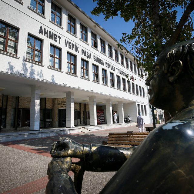 Bursa'nın simgelerinden Ahmet Vefik Paşa Bursa Devlet Tiyatrosu binası 85 y...