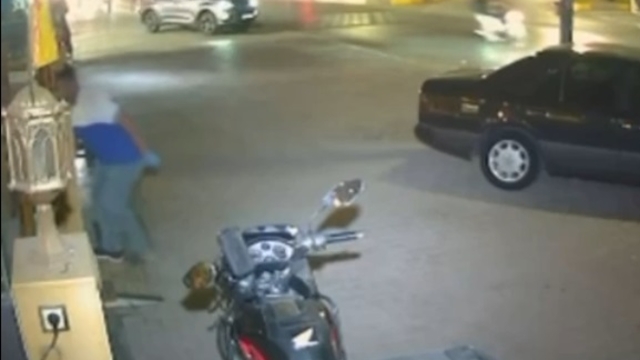 Pastaneye pimi çekilmemiş el bombası attığı anların görüntüsü ortaya çıktı