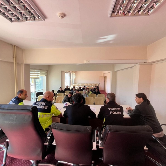 Alucra'da okul güvenlik tedbirleri ve taşımalı eğitim toplantısı yapıldı