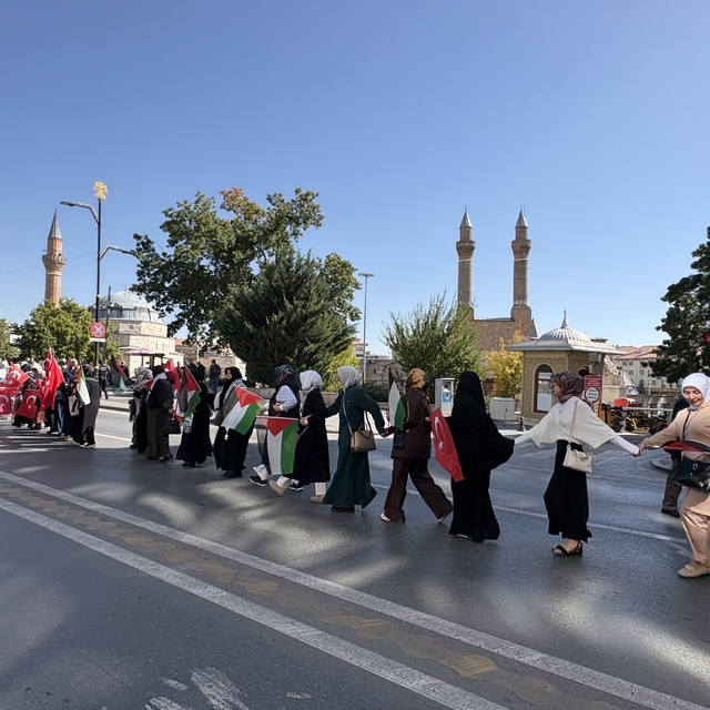 Sivas'ta kadınlardan Filistin için 'sessiz' zincir