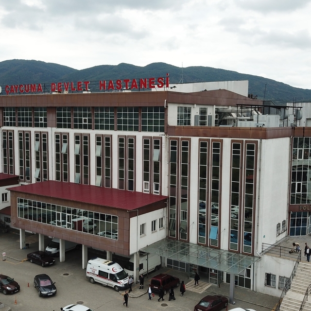 16 yaşındaki çocuk, karın ağrısı şikayetiyle geldiği hastanede doğum yaptı