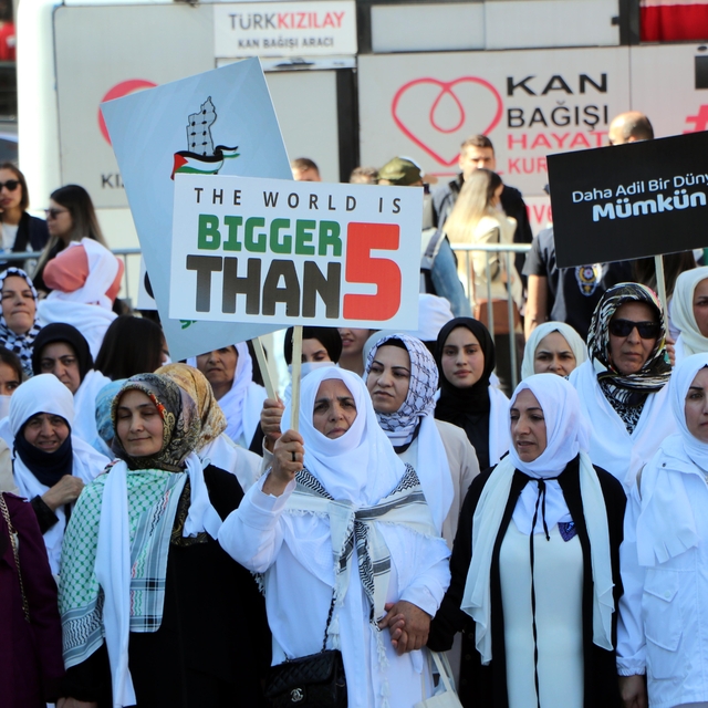 Van'da kadınlardan 'Gazze için Sessiz Çığlık Yürüyüşü'