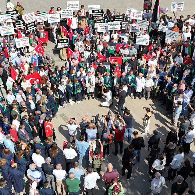 Adana'da Çukurova Üniversitesince Filistin'e destek için yürüyüş düzenlendi...