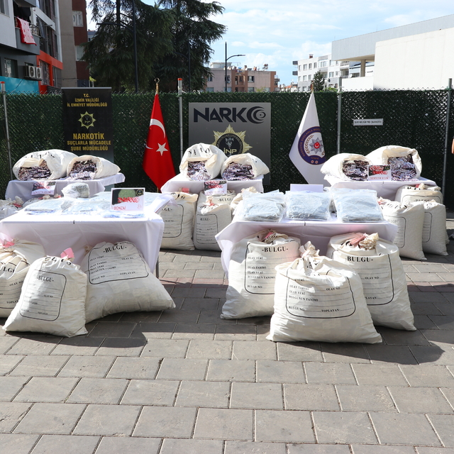 İzmir'de uyuşturucu operasyonlarında yakalanan 5 şüpheli tutuklandı