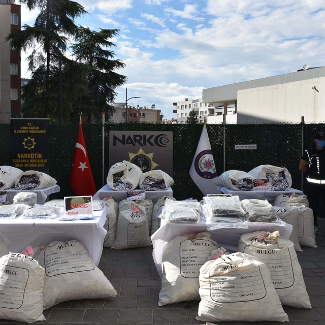 İzmir'de rekor miktarda sentetik hap ele geçirildi